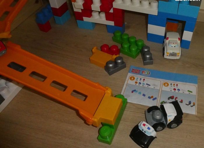 Lot Megabloks Circuit pompier, police + robot - photo numéro 4