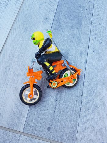 Moto avec figurine