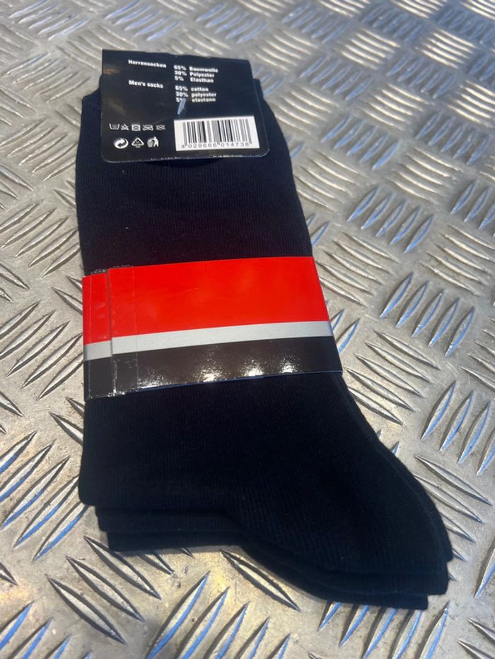 lot 12 paires de chaussettes Pierre cardin taille 39 - 42 noir neuf - photo numéro 3