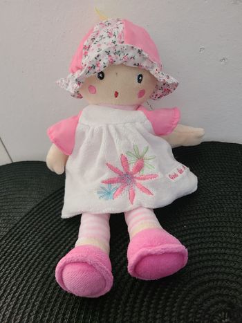 Doudou Poupée Fille Rose Robe Chapeau Fleur que du bonheur