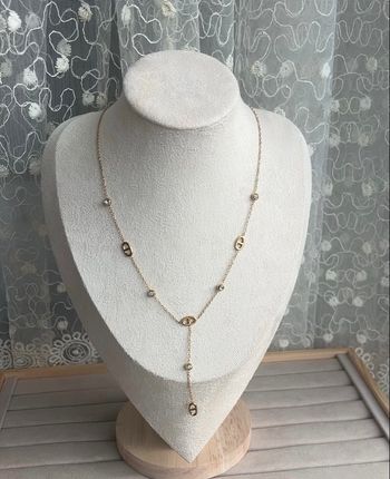 Collier Y