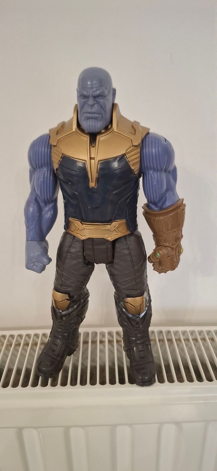 Figurine Marvel – Thanos 30 cm (avec gantelet doré) - photo numéro 2