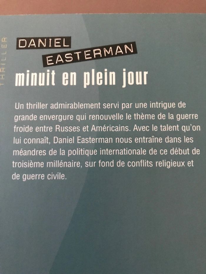 Livre Minuit en plein jour - photo numéro 3