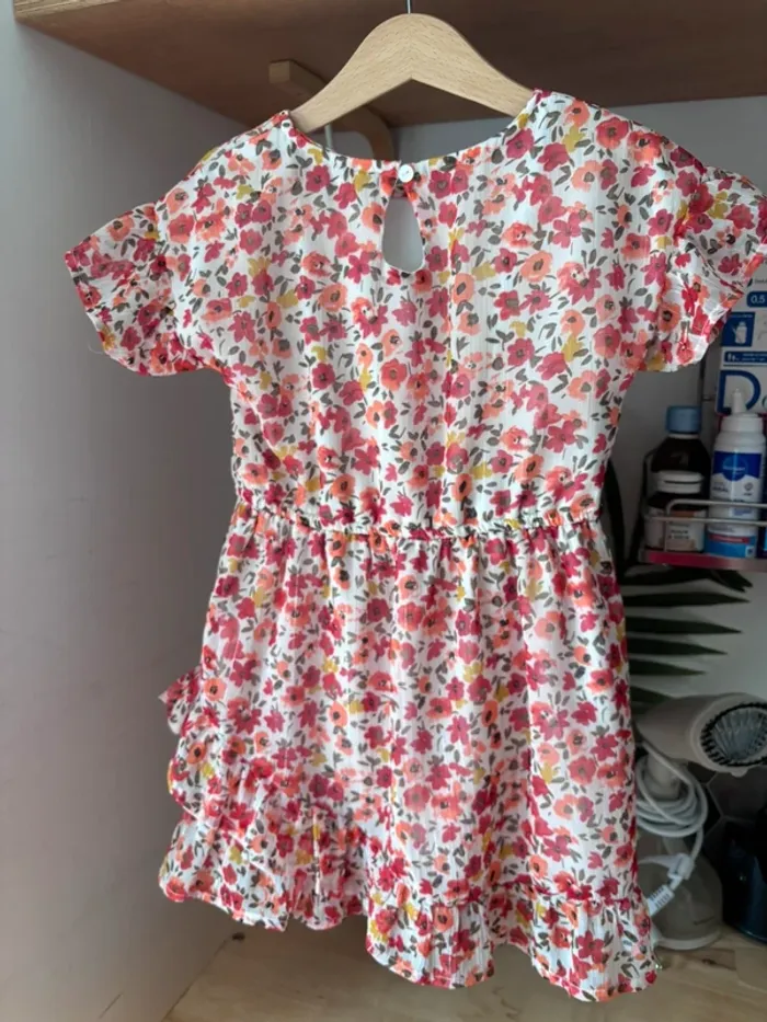 Jolie petite robe volantée fleurie • 110/116 cm - photo numéro 3