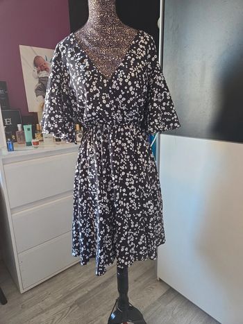 Robe à Fleur 🌸 Noir et Blanche de chez shein en taille S