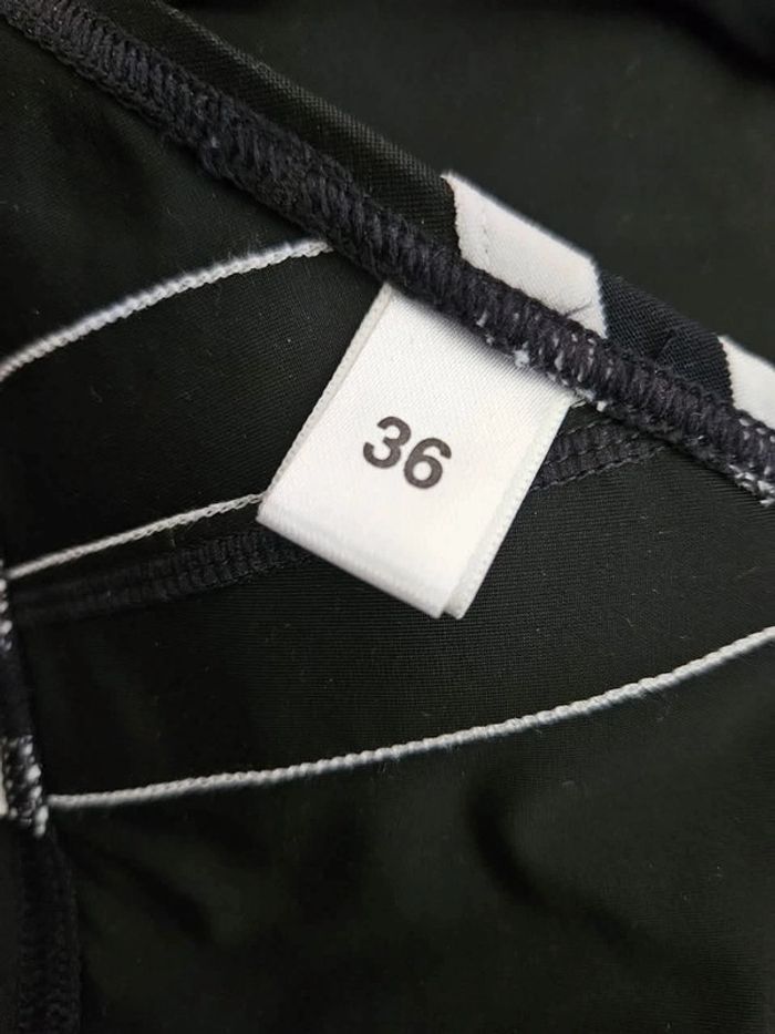 Brassière.
Adidas.
Taille : 36 (voir étiquette) - photo numéro 9