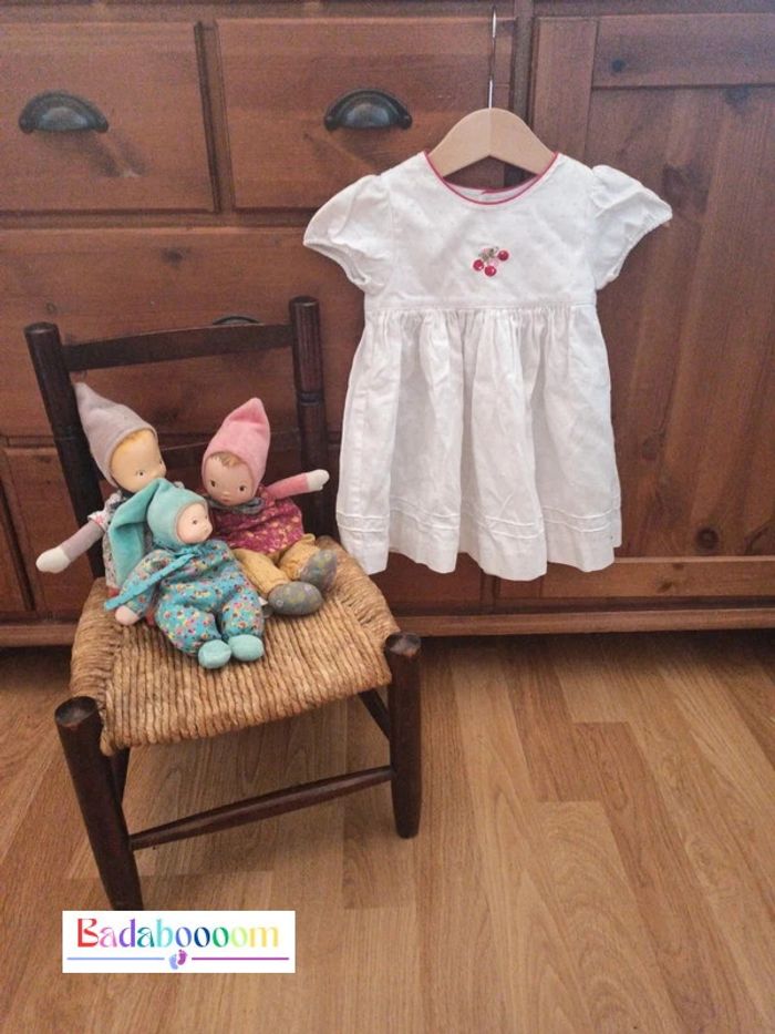 Robe 3 mois cerise tbe