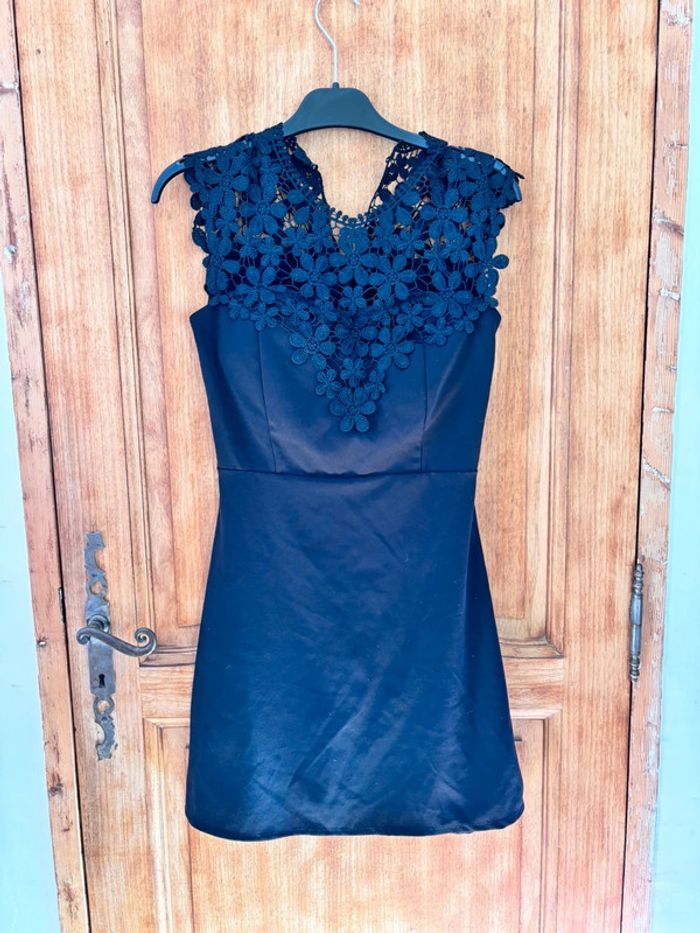 Petite robe noire à dentelle