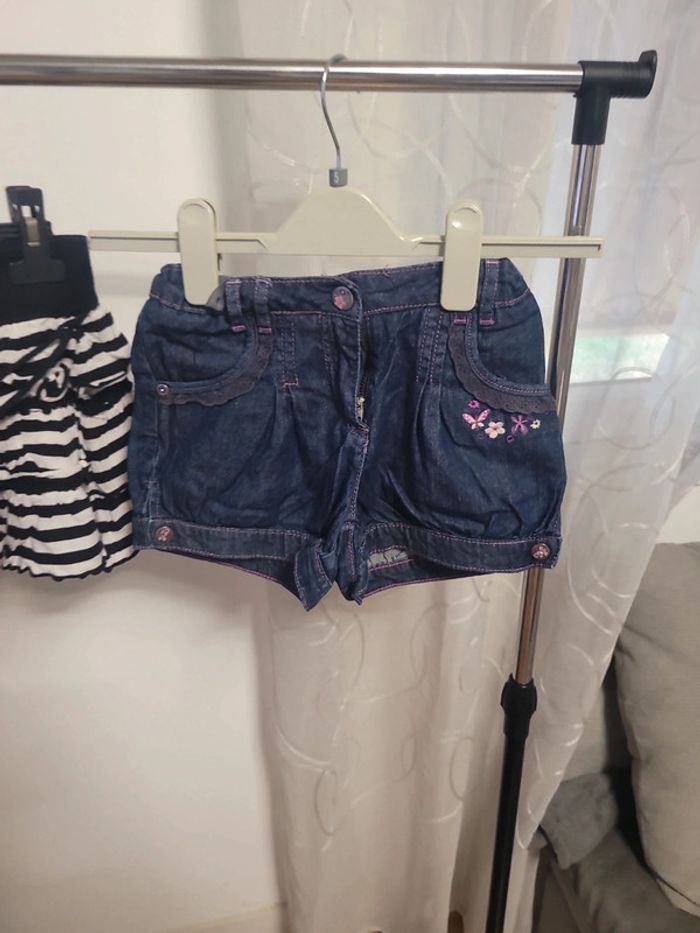 Lot un short + une jupe - photo numéro 2