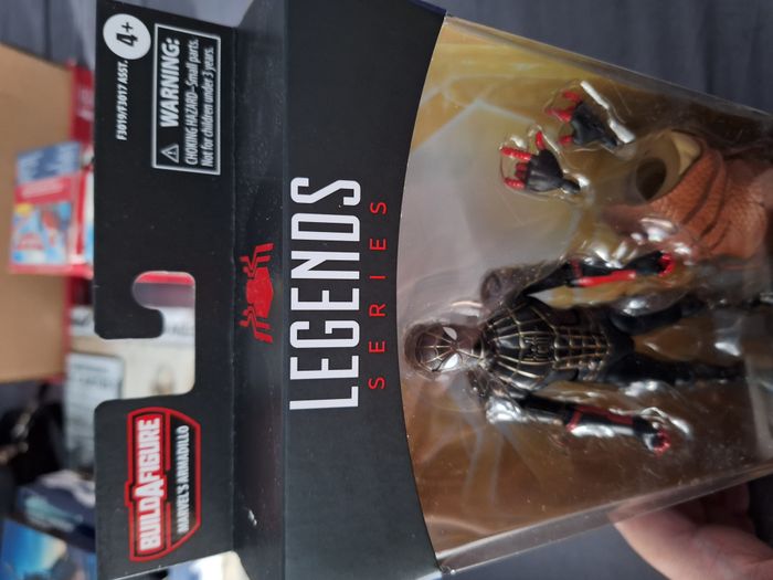 Marvel Legends Séries Spiderman costume noir et or - Spiderman no way home - photo numéro 9