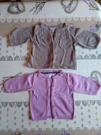 2 gilets kitchoun, taille 3 mois