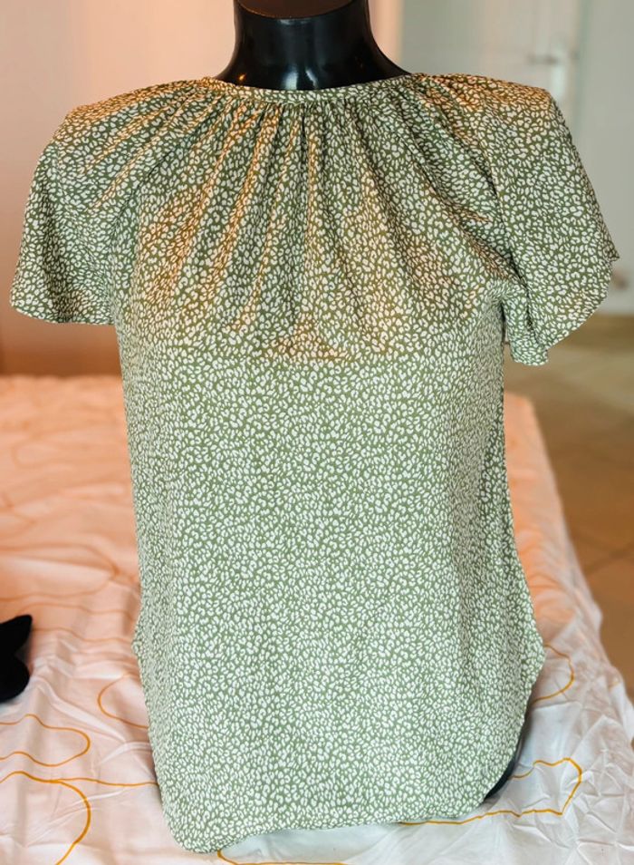 Blouse verte à motifs – Taille L - photo numéro 3