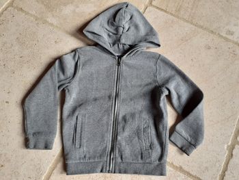 Gilet gris à fermeture