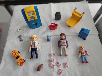 Famille de vacanciers et borne d’enregistrement  Playmobil n°5399