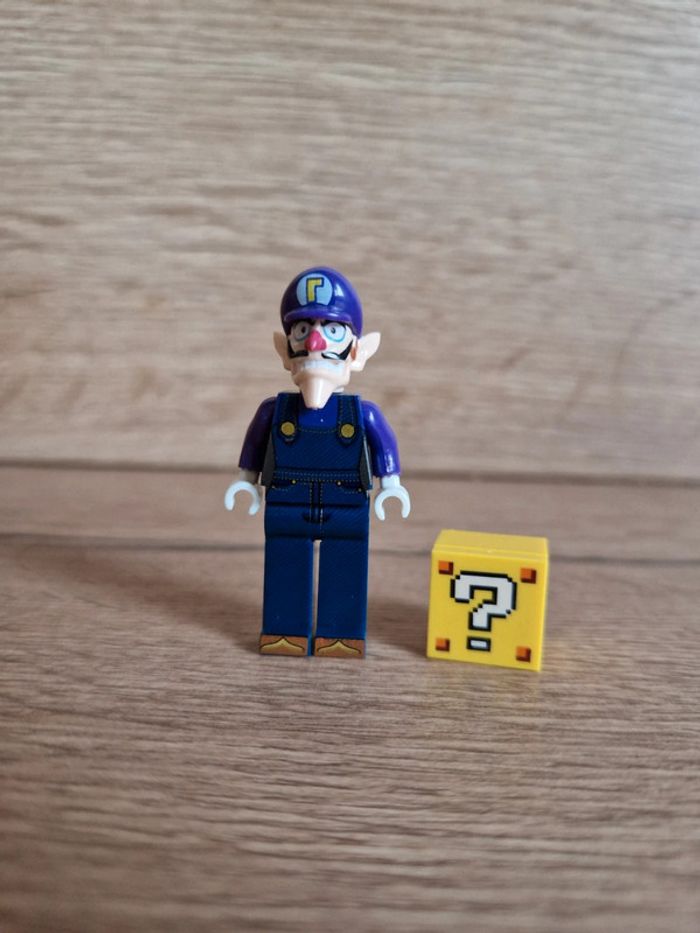Figurine type lego Waluigi / Super Mario
