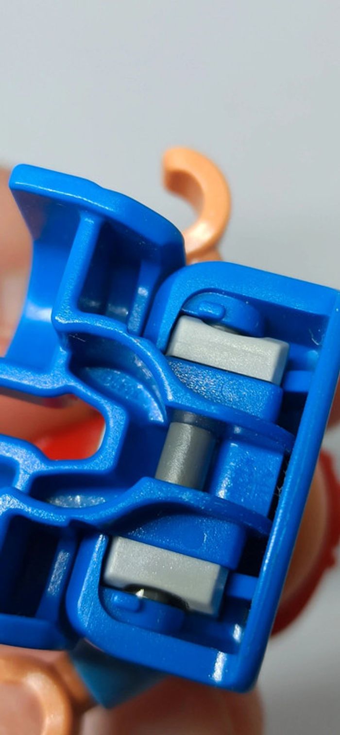 Enfant garçon avec casquette rouge lego duplo - photo numéro 5