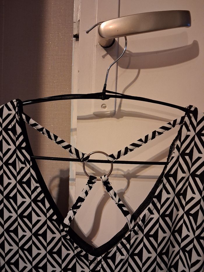 Haut élégant épaules dénudées - photo numéro 5