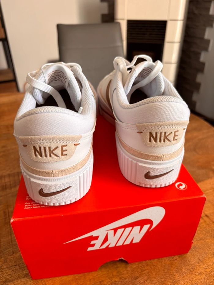 Baskets Nike P.42,5 Neuves - photo numéro 4