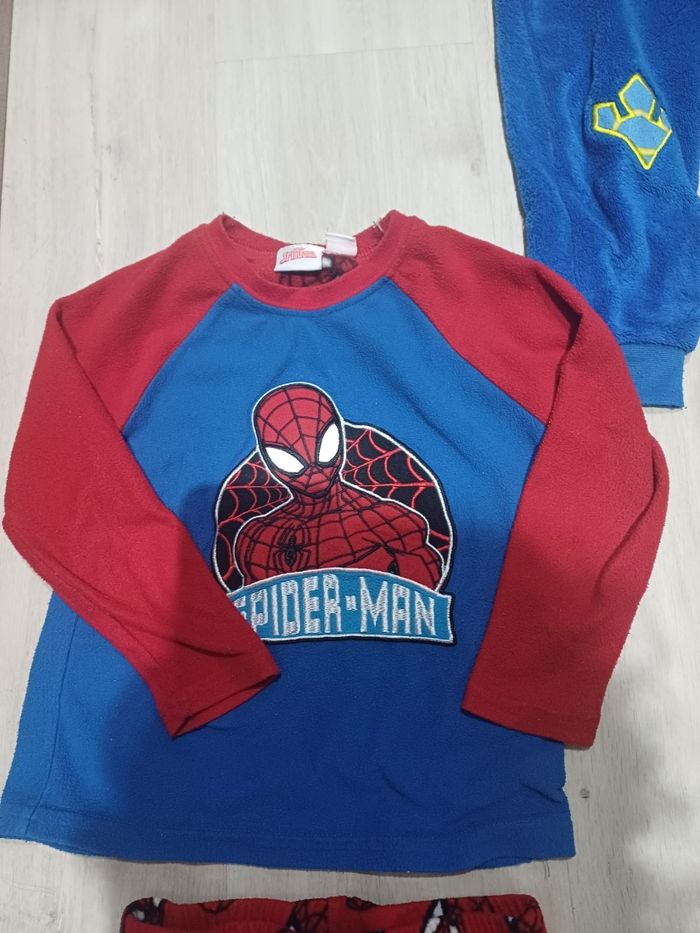 Lot de 3 pyjamas garcon 4 ans tbe - photo numéro 7