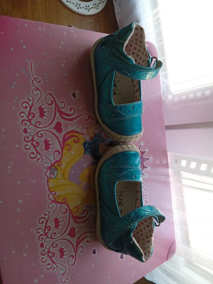 Petite paire de chaussures - photo numéro 2