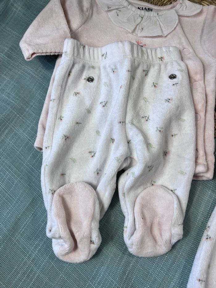 Lot 2 pyjamas jumelles taille 1 mois - photo numéro 4