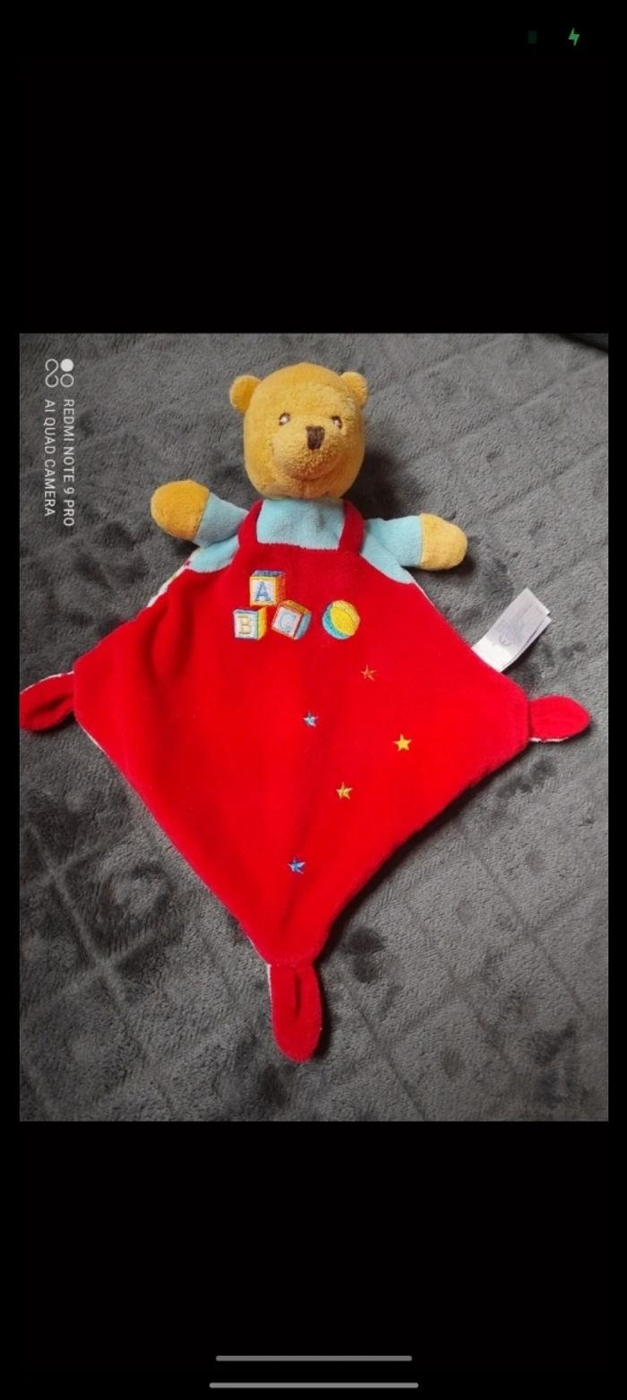 Winnie l'ourson abc rouge losange