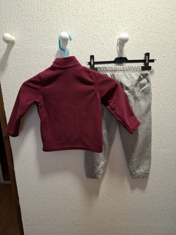 Joli ensemble fille 4 ans veste polaire Quechua et bas survêtement Energetics très bon état - photo numéro 2