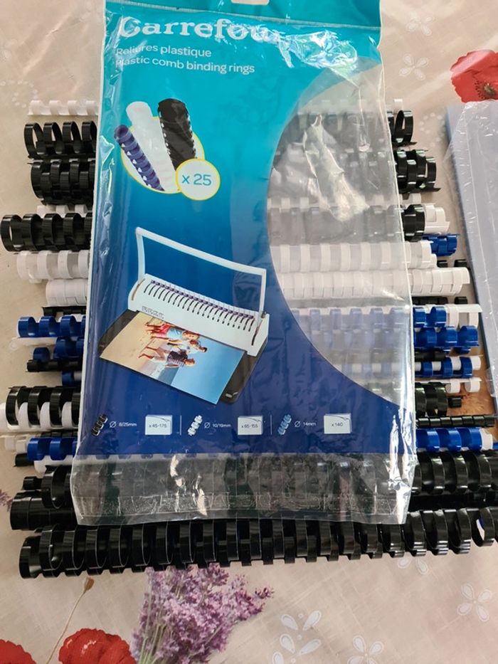 Lot de 45 reliures plastique,et 60 feuilles transparentes - photo numéro 5