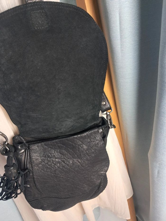 Ikks sac à main bandoulière besace en cuir noir - photo numéro 11