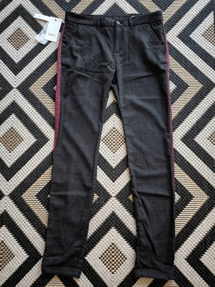 Pantalon REIKO Sandy Fancy – Chino Fit – Taille 38 – Neuf avec Étiquette