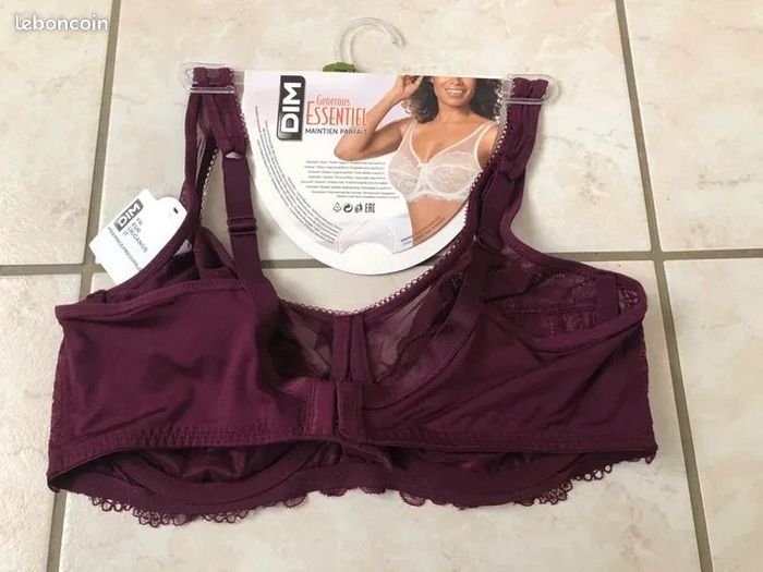 Soutien-gorge avec armatures broderie prune DIM Generous taille 95C Neuf avec étiquette - photo numéro 2