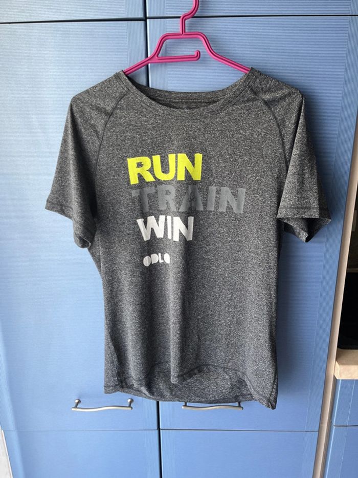 T-shirt de Running Odlo. L. Gris. Excellent état.