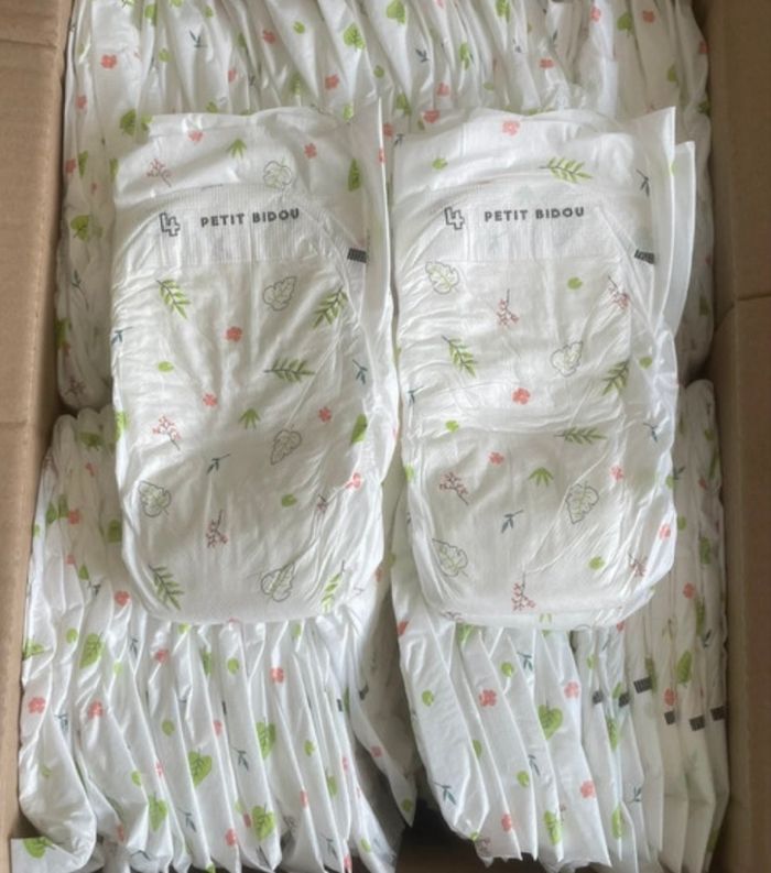 Lot 180 couches taille 4