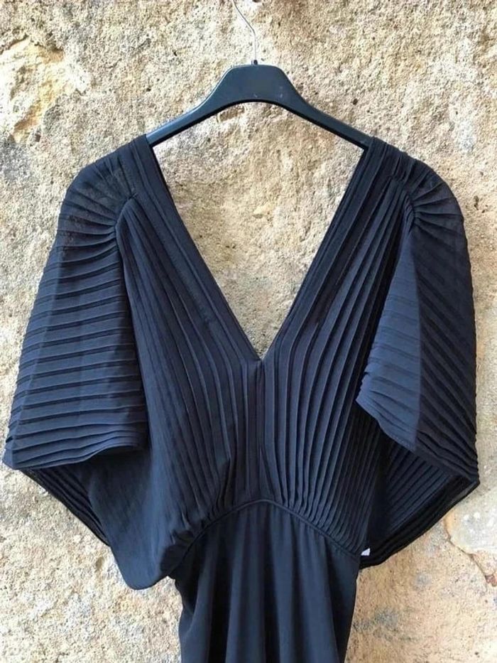 Robe de cérémonie NAF NAF noire dos nu et col en v - photo numéro 3