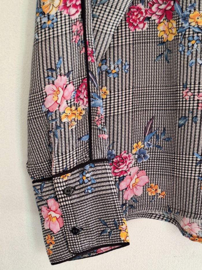 Élégante blouse fleurie à manches longues avec col en V - photo numéro 3