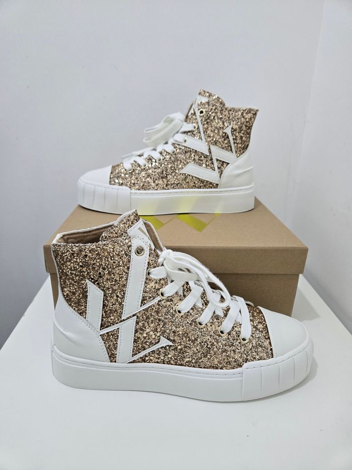 Basket Vanessa Wu taille 37 neuves authentiques blanc doré Alix