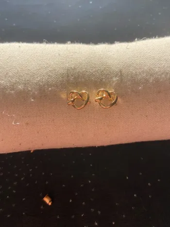 Boucles d'oreilles dorées coeur tendance