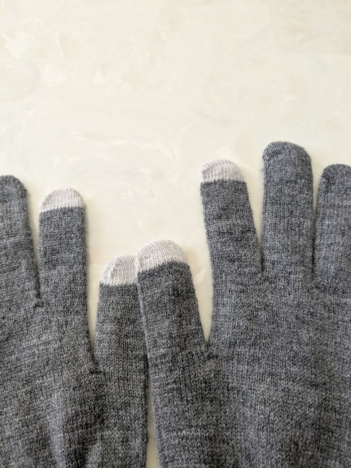 Paire de gants gris tactiles. Taille unique. - photo numéro 2