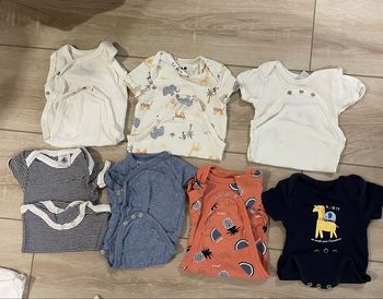 Lot bodies 3mois