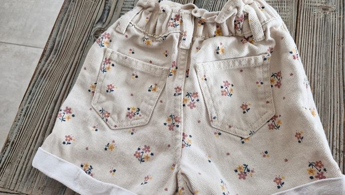Short en jean motif fleur - photo numéro 2