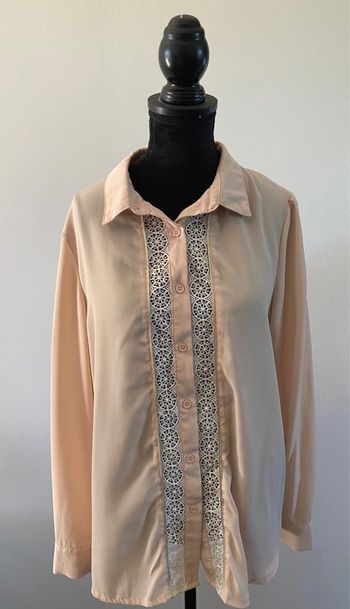 Chemise Queens beige clair avec broderies taille S