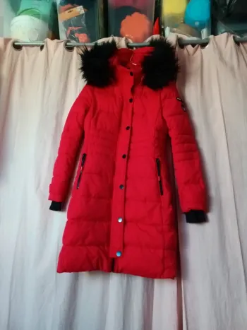 Jolie doudoune rouge taille S très bon état