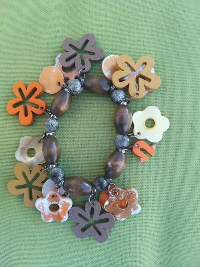 Bracelet femme breloques en bois