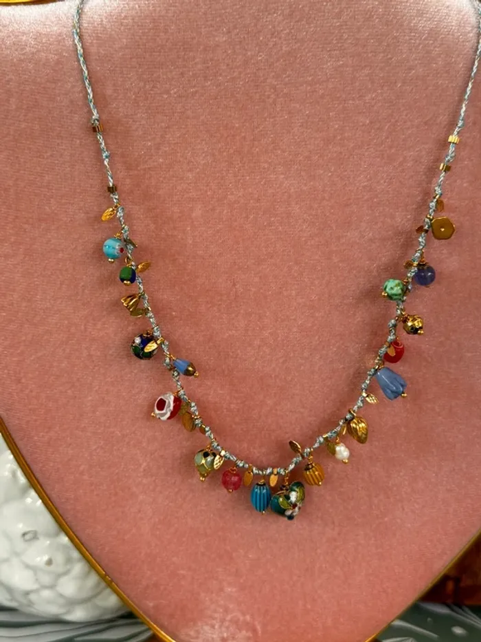 Collier cordon grigris acier inoxydable or perles naturelles fleurs médaille pampilled habaha Paris