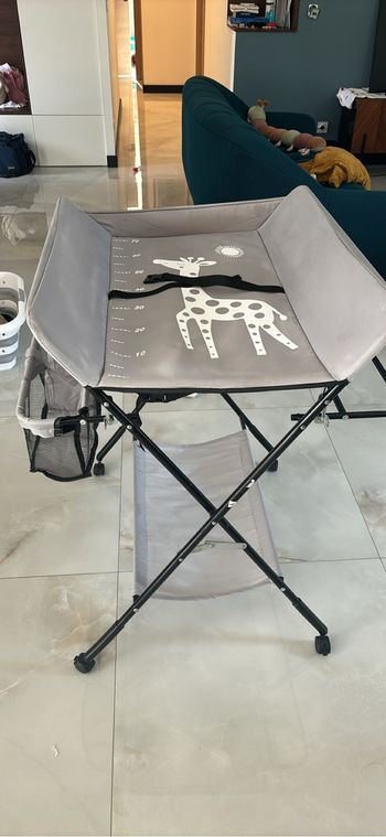 Table à langer sur roulettes et pliante