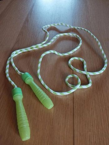 Corde à sauter couleurs verte clair et blanche. Neuve Taille unique·Neuf sans étiquette·broze