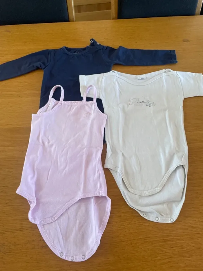 Lot 3 body fille 18 mois