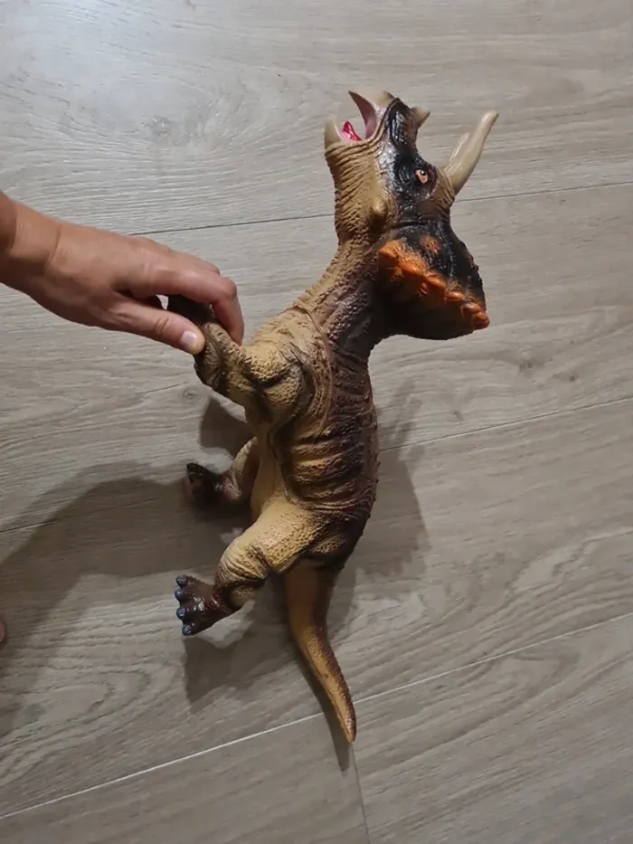 Dinosaure triceraptor env 60cms - photo numéro 2