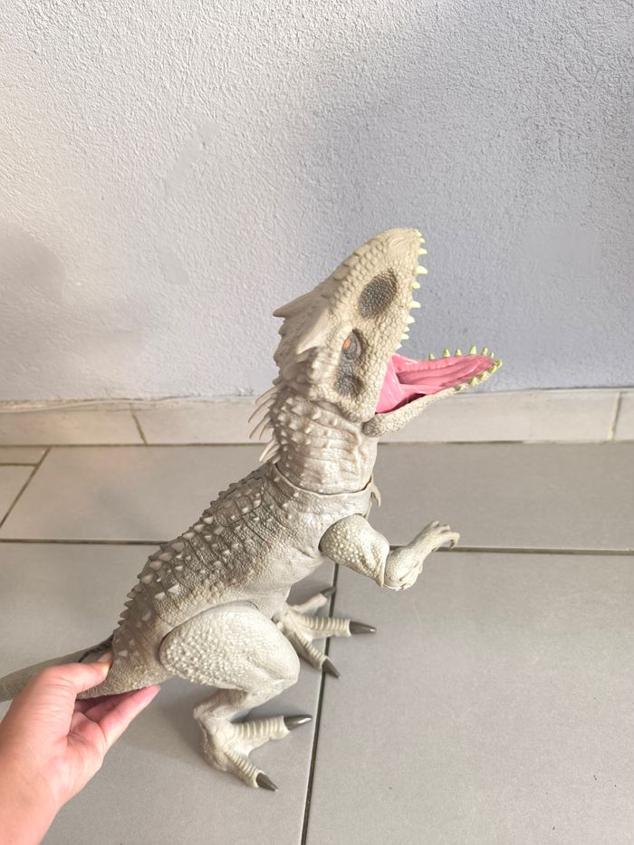 Dinosaure Jurassic World indominus rex - photo numéro 9