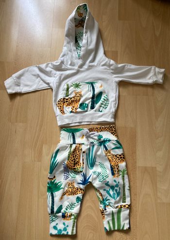 ensemble pantalon jogger et sweat à capuche motif jungle
